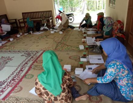 Sosialisasi Pengisian Data Register PUS dan Peserta KB di Dusun Gunting